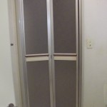 浴室ドア・中折れドア　交換工事　窓リフォーム山装