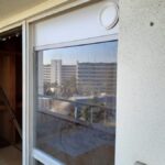 【横浜市】エアコン配管で壁に穴をあけられない時は窓から出します