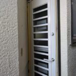 【勝手口ドア交換】カバー工法で採風仕様のドアにアップデート